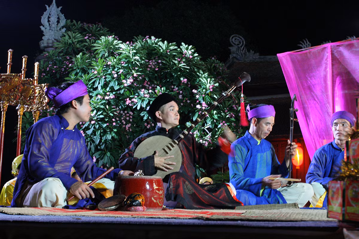 Nghe si Hong Van Bau show xep hang moi Xuan Hinh dien-Hinh-3