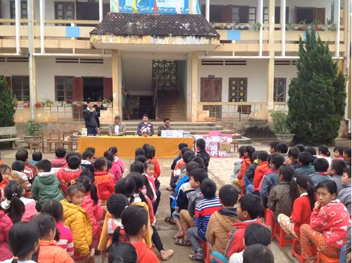 Anh Trịnh Văn Hà – Đại diện Abipha phát biểu đôi lời chia sẻ, động viên học sinh.