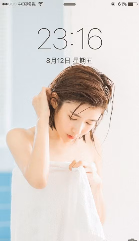 Trang cá nhân của Nhã Thanh ở Việt Nam đang có khoảng 25 nghìn lượt người theo dõi, riêng tài khoản hoạt động ở Trung Quốc có tới gần 2 triệu fan hâm mộ.