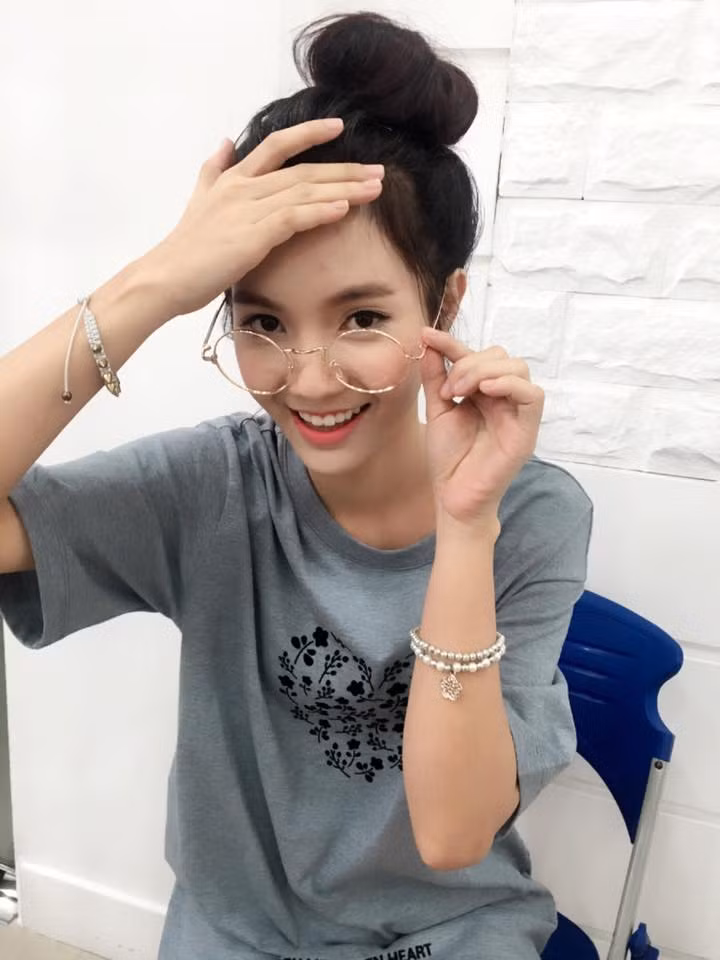 Được biết Bảo Trang đang nhận được nhiều sự hỗ trợ từ nhạc sĩ Đằng Phương và cô được dự đoán sẽ chính thức "tấn công" làng giải trí Việt chỉ sau một thời gian ngắn nữa. Ảnh trong bài: Facebook Jang Mi.