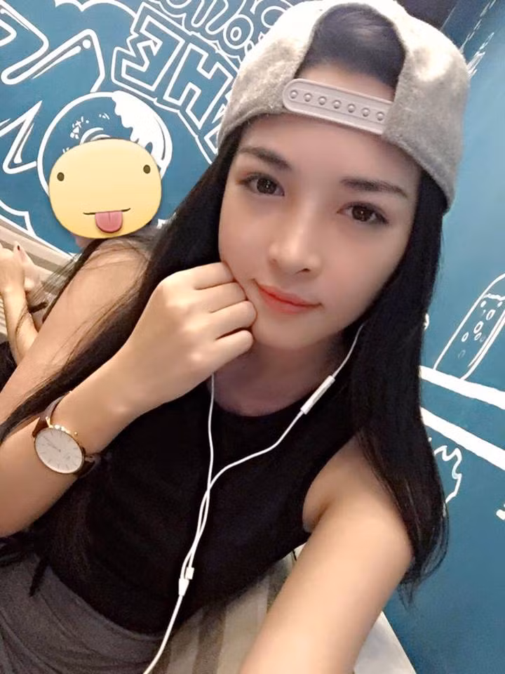 Và do làm việc cho một công ty Hàn Quốc nên Thanh Quỳnh cũng ý thức được việc cần làm là trau dồi kiến thức cũng như vốn ngoại ngữ của mình. Cô gái Nam Định chăm chỉ học tiếng Hàn Quốc để công việc được thuận lợi, dễ dàng, đồng thời cũng khiến cô cảm thấy tự tin vào bản thân mình hơn. Công việc tư vấn cho những người có nhu cầu phẫu thuật thẩm mỹ mang lại nguồn thu nhập khá ổn định cho Thanh Quỳnh, ngoài ra nó còn giúp cô gái trẻ có thêm nhiều trải nghiệm khi có cơ hội đi du lịch, công tác tại Hàn Quốc và một số quốc gia khác.