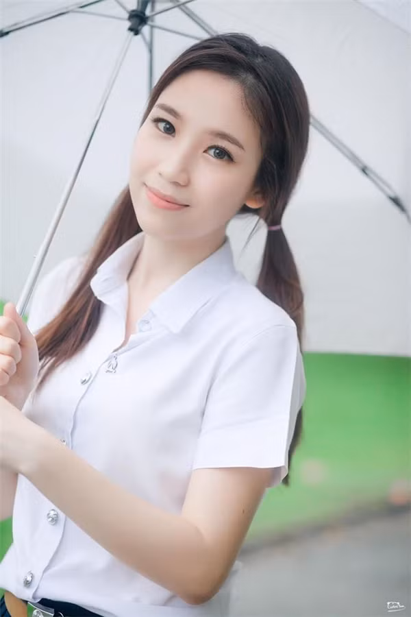 Họ đều là những bông hoa đẹp, mười phân vẹn mười...