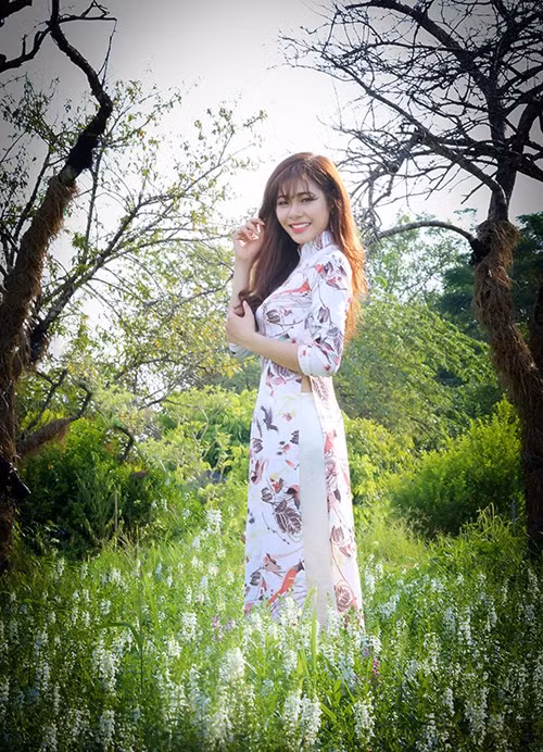 Với chiến thắng vừa qua, Hồ Ái Thơ cũng trở thành nhân vật được nhiều trang báo, các đơn vị truyền thông nhắc đến nhiều. Qua đó, hình ảnh của cô nữ sinh xinh đẹp - Hoa khôi Sinh viên Hà Nội cũng đến gần hơn với đông đảo bạn trẻ trên cả nước. Được nhiều người khen ngợi, cổ vũ nhưng Hồ Ái Thơ vẫn khá khiêm tốn và tương đối kiệm lời khi nói về bản thân. Ảnh: Facebook nhân vật.