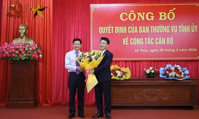 Chánh Văn phòng Tỉnh ủy Quảng Bình làm Bí thư huyện ủy Chanh Van phong Tinh uy Quang Binh lam Bi thu huyen uy