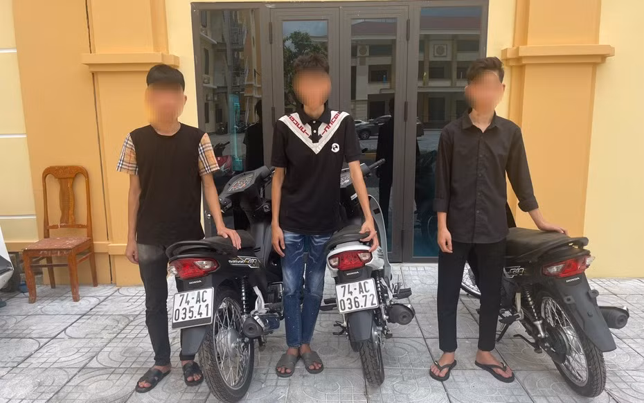 Khởi tố nhóm “quái xế” quấy rối, thách thức lực lượng CSGT Khoi to nhom “quai xe” quay roi, thach thuc luc luong CSGT
