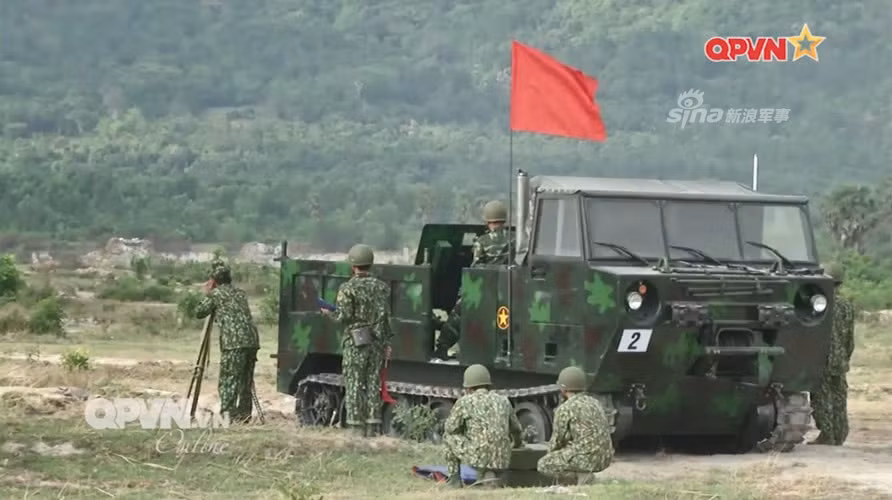 M548 là loại phương tiện vận tải bánh xích được Mỹ đưa vào sử dụng trong biên chế từ những năm 1960 của thế kỷ trước. Đáng tiếc là loại phương tiện này lại không được bọc thép và không có khả năng chống lại các loại hoả khí bộ binh thông thường. Nguồn ảnh: QPVN.