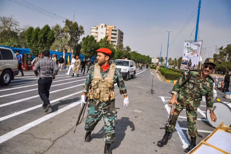 Những năm gần đây, bất chấp việc tình hình chính trị bất ổn trong khu vực leo thang, Iran vẫn đang tìm cách để bãi bỏ luật nghĩa vụ quân sự, đưa quân đội nước này tiến lên thành một đội quân chuyên nghiệp gồm toàn người tình nguyện phục vụ và gắn bó lâu dài trong quân đội. Nguồn ảnh: Irannewsupdate.