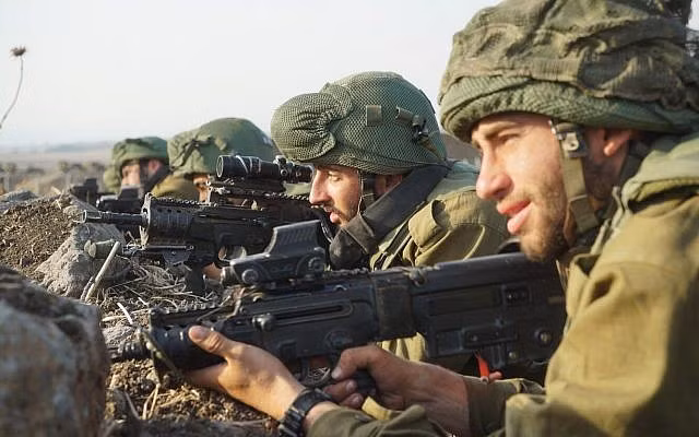 Thời gian nghĩa vụ quân sự bắt buộc của Israel kéo dài từ 12 tháng cho tới 24 tháng tuỳ từng binh chủng và giới tính của người tham gia. Điều này khiến cho đội quân dự bị của Israel là rất lớn, lên tới nửa triệu quân. Nguồn ảnh: IDF.