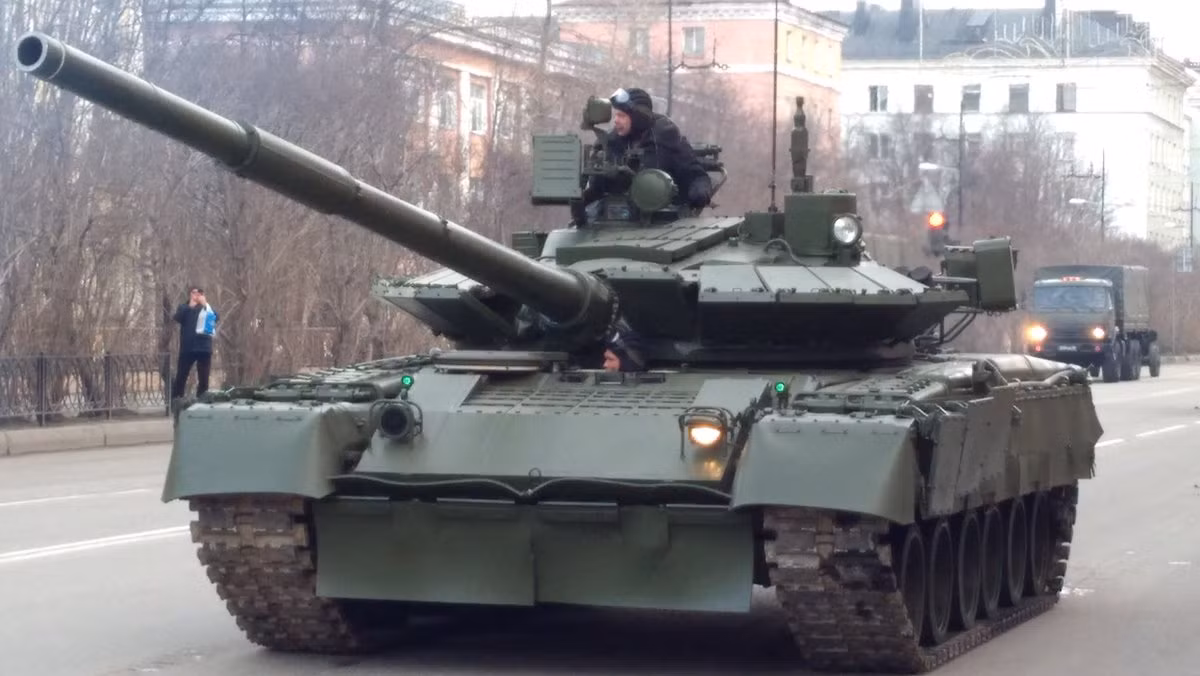 Tuy nhiên khác với chương trình nâng cấp T-72B, dự án hiện đại hóa T-80BV diễn ra với tốc độ chậm hơn, các đơn vị bộ binh cơ giới Nga thời gian qua chỉ nhận được một lượng nhỏ xe tăng T-80BVM thế hệ mới.