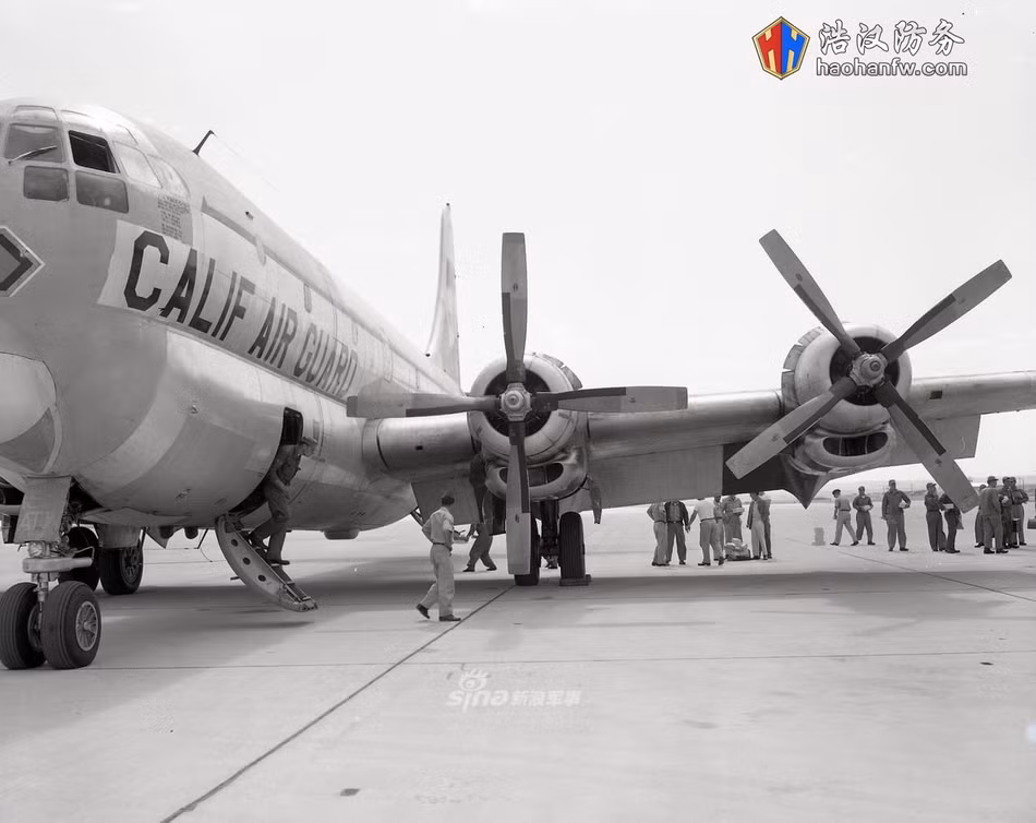 Các động cơ này cho phép C-97 bay được với tốc độ tối đa 600 km/h, tốc độ hành trình 482 km/h và có tầm bay 6900 km khi đầy tải, 9200 km khi bay rỗng. Nguồn ảnh: Sina.