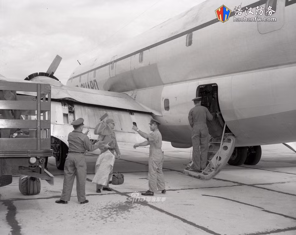 Trần bay của C-97 lên tới 10.000 mét - tương đương với mọi loại máy bay chở khách tiêu chuẩn sau này. Tuy nhiên C-97 chưa từng được sử dụng như một loại máy bay vận tải hành khách chính thức. Nguồn ảnh: Sina.