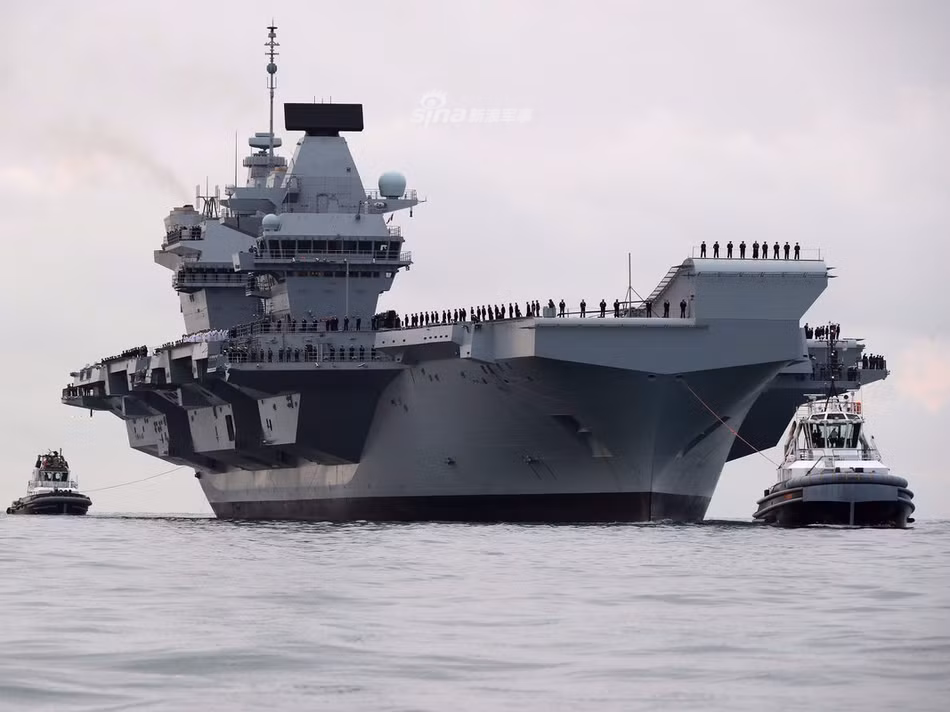 Được khởi công đóng mới từ năm 2009, tàu sân bay HMS Queen Elizabeth bắt đầu được hạ thuỷ từ năm 2014 và tới năm 2017, nó bắt đầu được gia nhập biên chế Hải quân Hoàng gia Anh nhưng chưa chính thức đi vào trực chiến. Nguồn ảnh: Sina.