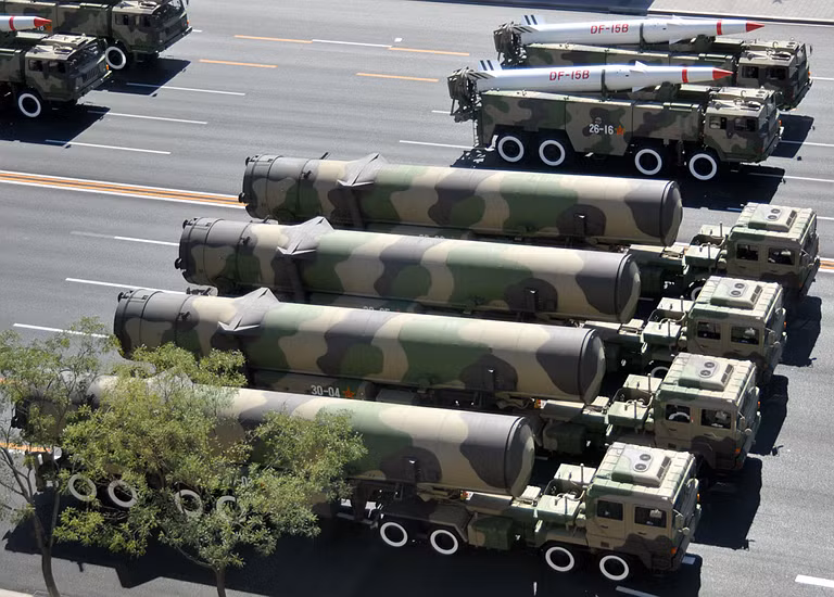Tầm bắn tối đa của DF-31 vào khoảng 8000 km cho tới 11.200 km tuỳ phiên bản. Hiện tại DF-31 có ba phiên bản bao gồm DF-31, DF-31A và DF-31B. Nguồn ảnh: QQ.
