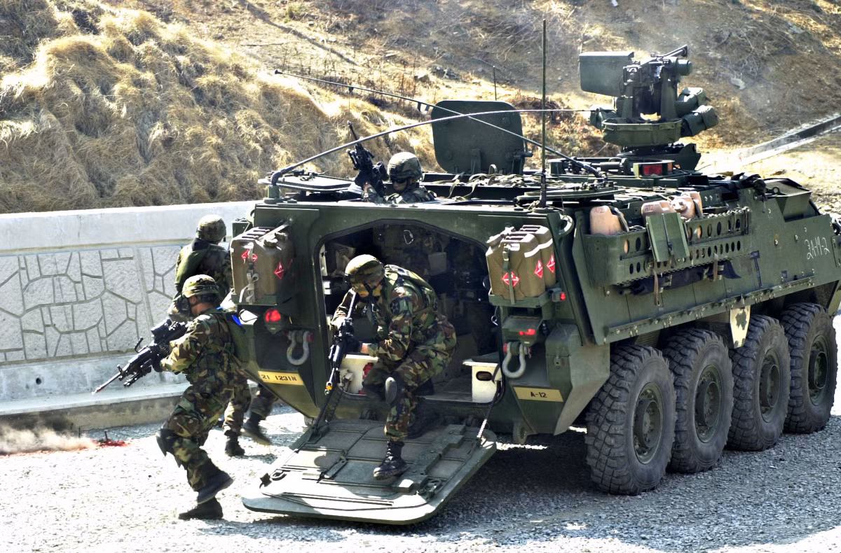 Quan doi Thai Lan dat mua 37 xe boc thep Stryker cua My