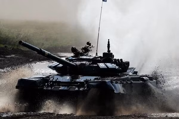 Xe tang T-72B3 cua Nga du bi trung ten lua van co the di chuyen