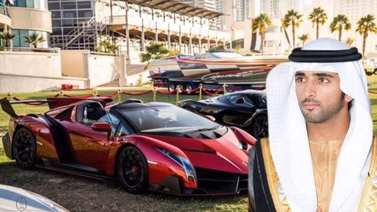 Cung điện Zabeel cũng bao gồm bộ sưu tập xe hơi sang trọng. Theo Car Blog India, thái tử sở hữu nhiều siêu xe đắt đỏ như Ferrari 458, Lamborghini Aventador, Rolls-Royce Dawn, Rolls-Royce Cullinan...
