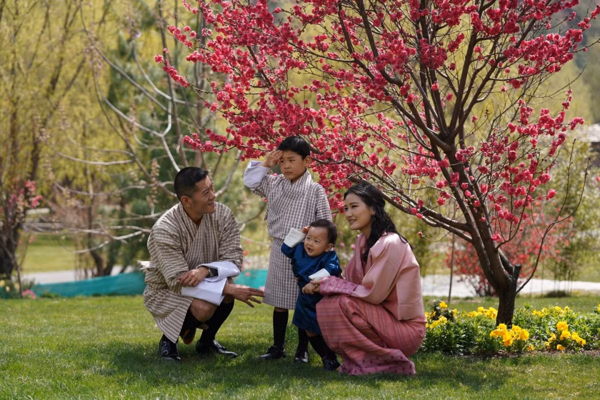 Trước khi kết hôn với Quốc vương Bhutan Jigme Khesar Namgyel Wangchuck, Hoàng hậu Pema là người có dòng dõi cao quý, sinh ra ở thủ đô Thimphu.