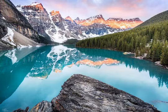 Vẻ đẹp huyền ảo của hồ nước đẹp nhất thế giới ở Canada - Hình 8 Ve dep huyen ao cua ho nuoc dep nhat the gioi o Canada-Hinh-8
