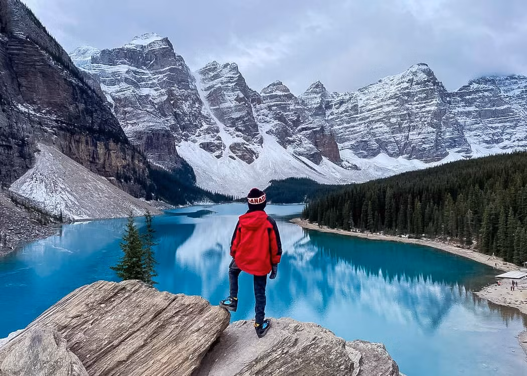 Vẻ đẹp huyền ảo của hồ nước đẹp nhất thế giới ở Canada - Hình 10 Ve dep huyen ao cua ho nuoc dep nhat the gioi o Canada-Hinh-10