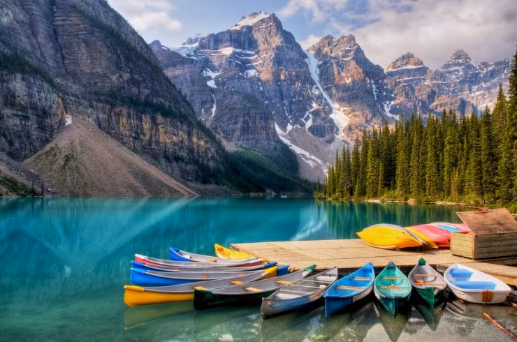 Vẻ đẹp huyền ảo của hồ nước đẹp nhất thế giới ở Canada - Hình 2 Ve dep huyen ao cua ho nuoc dep nhat the gioi o Canada-Hinh-2