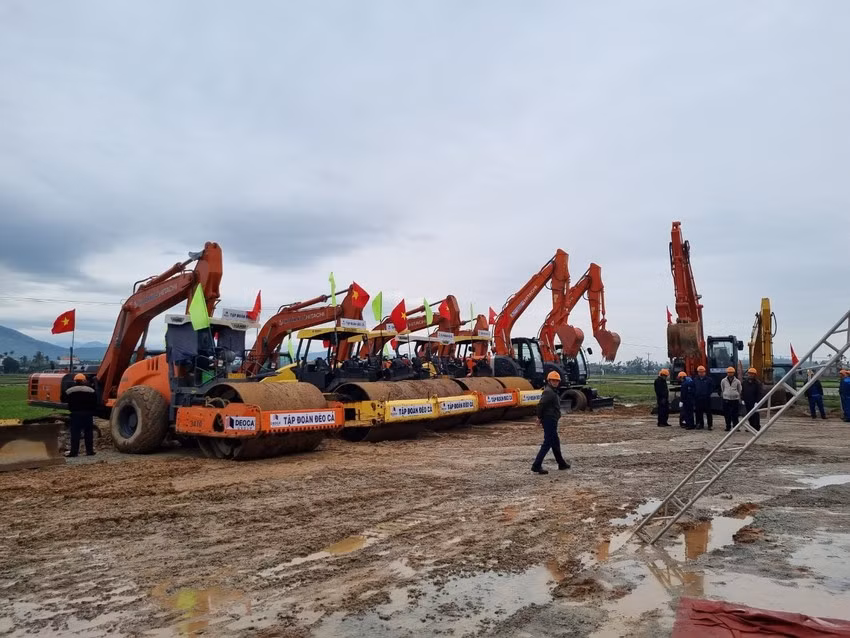 12 dự án cao tốc Bắc - Nam giai đoạn 2 đồng loạt khởi công 12 du an cao toc Bac - Nam giai doan 2 dong loat khoi cong