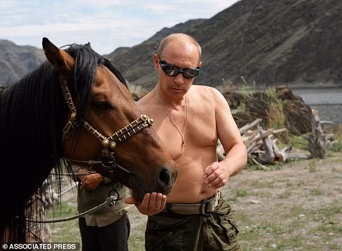 Khoanh khac an tuong khi Tong thong Putin khoe khoan choi the thao-Hinh-2