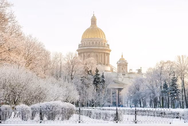 2. Sankt-Peterburg: Khí hậu của thành phố phía bắc nước Nga rất thất thường và khó đoán, cộng với gió mạnh và độ ẩm cao, khiến nhiệt độ thấp càng khó chịu đựng hơn.