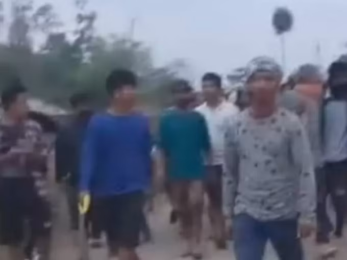 An Do phan no vi vu hai phu nu bi ep khoa than dieu pho