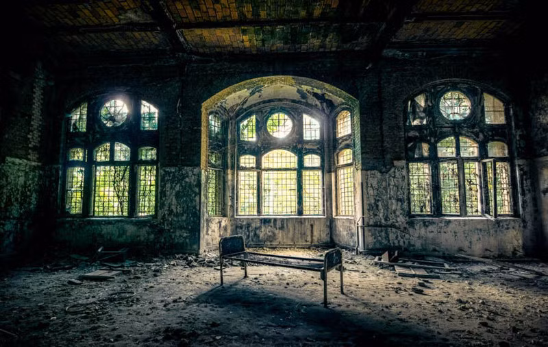 Kể từ năm 1995, bệnh viện Beelitz-Heilstätten bị bỏ hoang và ngày càng trở nên tiêu điều.