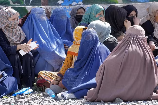 Nghich canh cua cac be gai Afghanistan duoi che do Taliban-Hinh-2