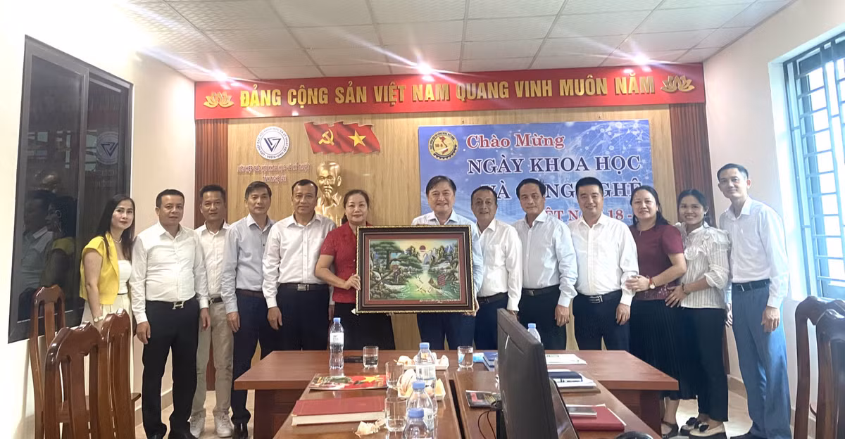 Dang doan Lien hiep Hoi Viet Nam lam viec voi Tinh uy Nghe An-Hinh-5