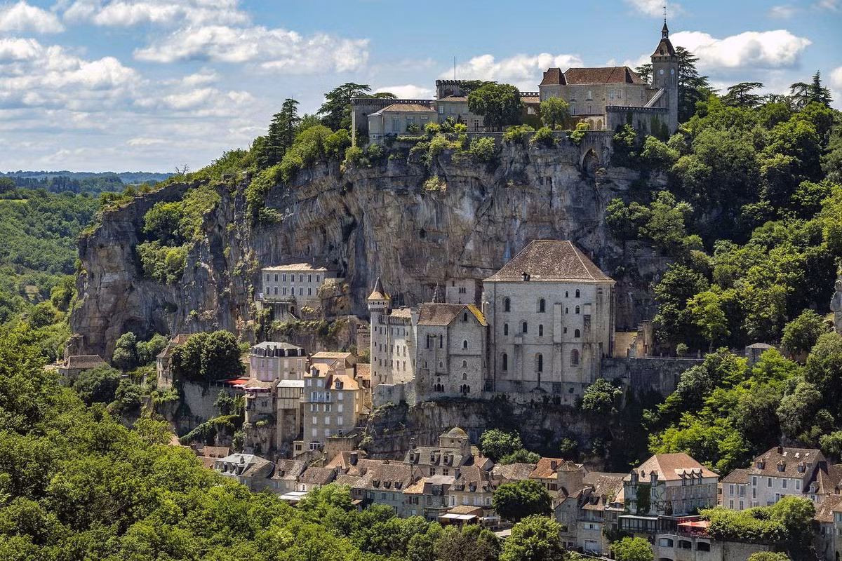 Ngoài ra, Rocamadour còn có nhiều công trình cổ kính khác được xây dựng từ thời Trung cổ.