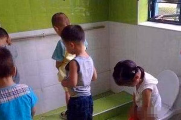 Phu huynh phan no vi buc anh co giao gui nham nhom chat