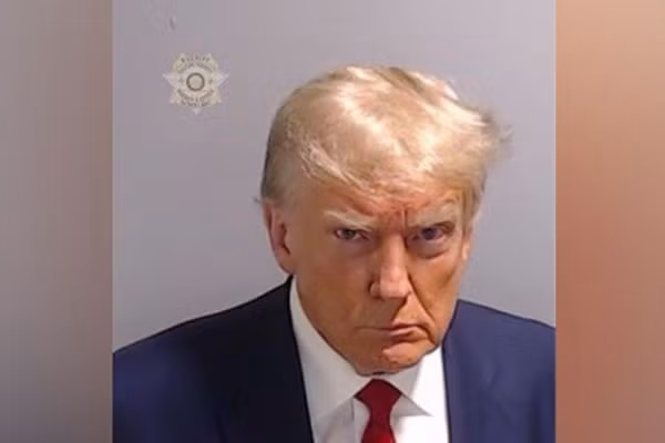 Vi sao ong Trump bi bat roi duoc tai ngoai sau 20 phut