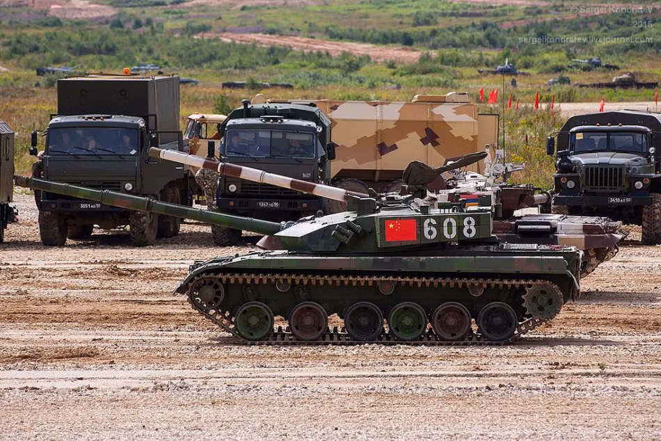 Tính tới tháng 12/2015, Trung Quốc có trong tay 36 tiểu đoàn Type 96A (1.116 chiếc) và 31 tiểu đoàn Type 96 (961 chiếc). Type 96 là dòng tăng chủ lực thế hệ 3 của Trung Quốc, có trọng lượng 42,8 tấn, dài 6,33m, trang bị giáp phức hợp kết hợp giáp phản ứng nổ ERA, pháo chính 125mm có thể bắn đạn tên lửa qua nòng, tốc độ tối đa 65km/h.