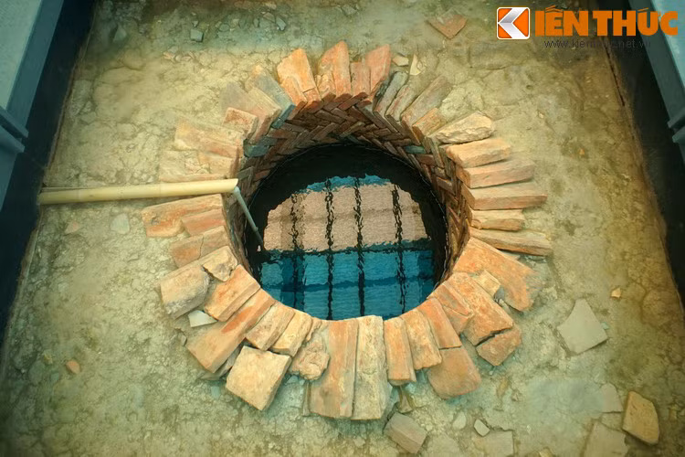 Soi chiec gieng co co 1-0-2 cua kinh thanh Thang Long