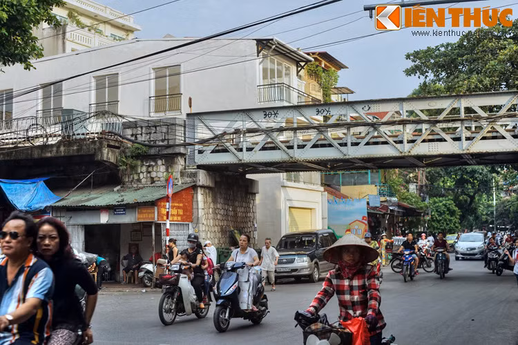 Mỗi lần xe lửa của địch đi qua, quân ta lại xả súng vào các toa tàu, gây nhiều tổn nhất về nhân mạng, khiến kẻ địch vô cùng hoang mang.