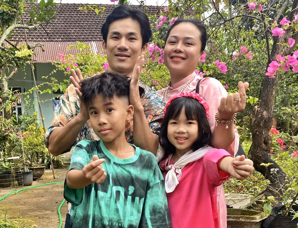 Hai con nho gop tien mua vay bau tang me, cha o xa viet tam thu-Hinh-3
