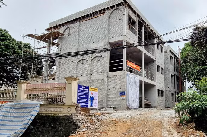 Hà Nội: Đứt thang tời vật liệu, 3 người chết, 7 người bị thương Ha Noi: Dut thang toi vat lieu, 3 nguoi chet, 7 nguoi bi thuong