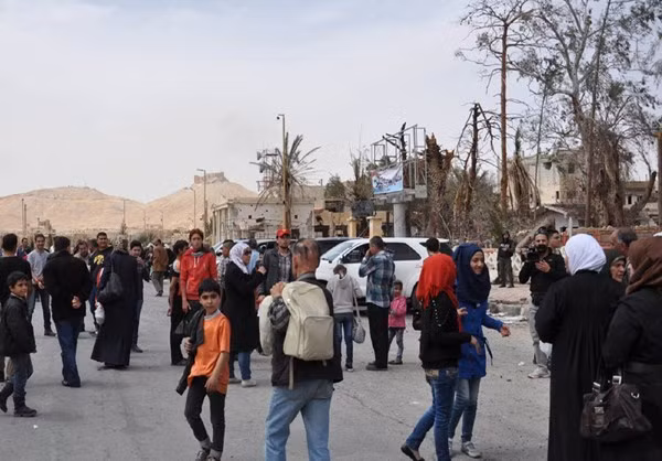 Cảnh tượng đông đúc, tấp nập trên đường phố ở Palmyra.
