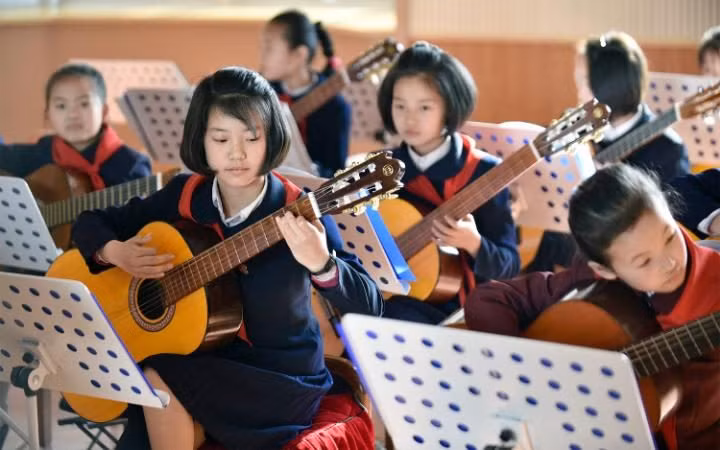 Được mở cửa vào năm 1989, Cung học sinh Mangyongdae là “cung điện” lớn nhất của Triều Tiên phục vụ hoạt động ngoại khóa cho học sinh.