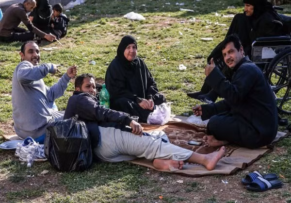 Các gia đình đi dã ngoại ở thủ đô Syria. Chắc hẳn đối với họ, những giây phút này vô cùng quý giá.