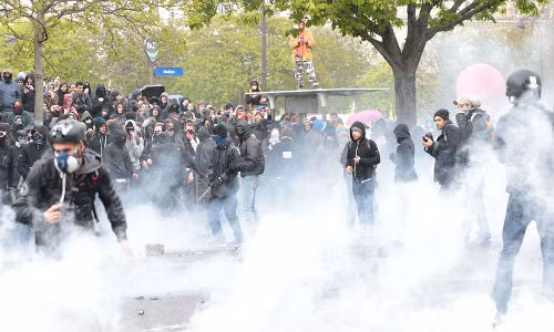 Rất đông người biểu tình tập trung ở Paris.