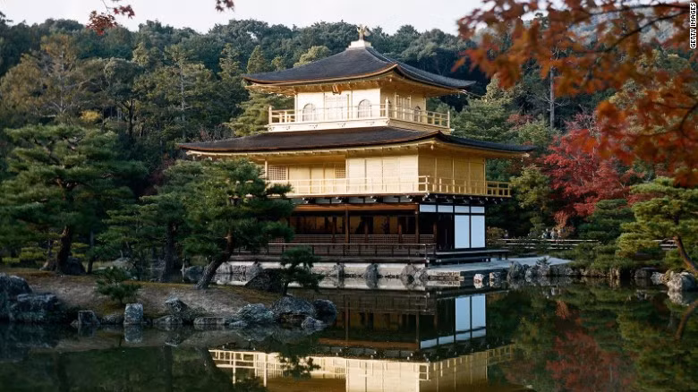 Chùa Vàng ở cố đô Kyoto, Nhật Bản.