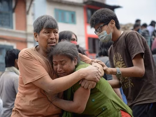 Ngày 25/4/2015, trận động đất mạnh 7,8 độ richter tại Nepal đã khiến hơn 4.000 người thiệt mạng, hơn 6.500 người bị thương. Trận động đất kinh hoàng kéo theo một vụ lở tuyết trên đỉnh núi Everest khiến 17 nhà leo núi thiệt mạng và 61 người khác bị thương.