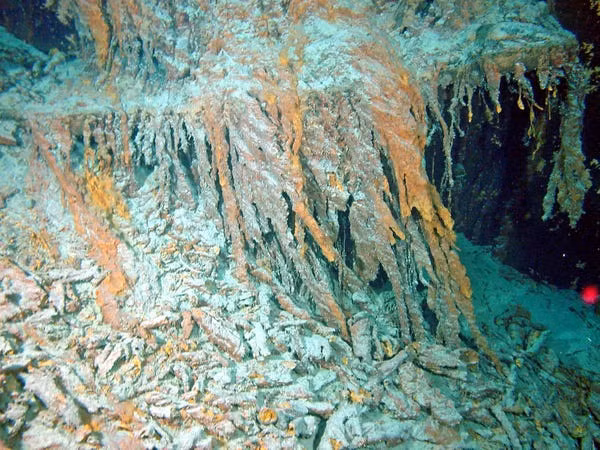 Cận cảnh xác tàu Titanic đang bị phân hủy nghiêm trọng.
