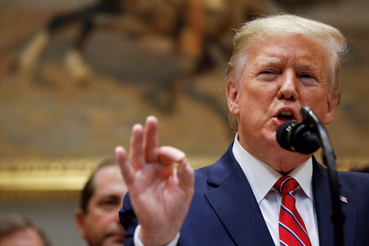 Tong thong Trump tiet lo ve suc khoe sau kiem tra y te dot xuat