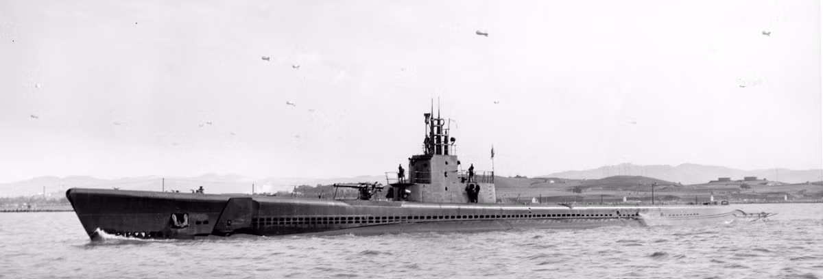 Thế nhưng, kết quả là một trong những con tàu của Nhật Bản đâm vào tàu ngầm USS Tullibee khiến nó bị vỡ kính kiềm vọng. Kế đến, tàu ngầm của Mỹ bị các tàu của Nhật Bản tấn công đáp trả.
