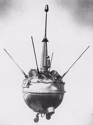 Theo một bài báo của CIA, sau sự kiện trên, Liên Xô trưng bày tàu vũ trụ Luna 2 trong một triển lãm quốc tế nhằm ca ngợi các thành tựu mà nước này đạt được.