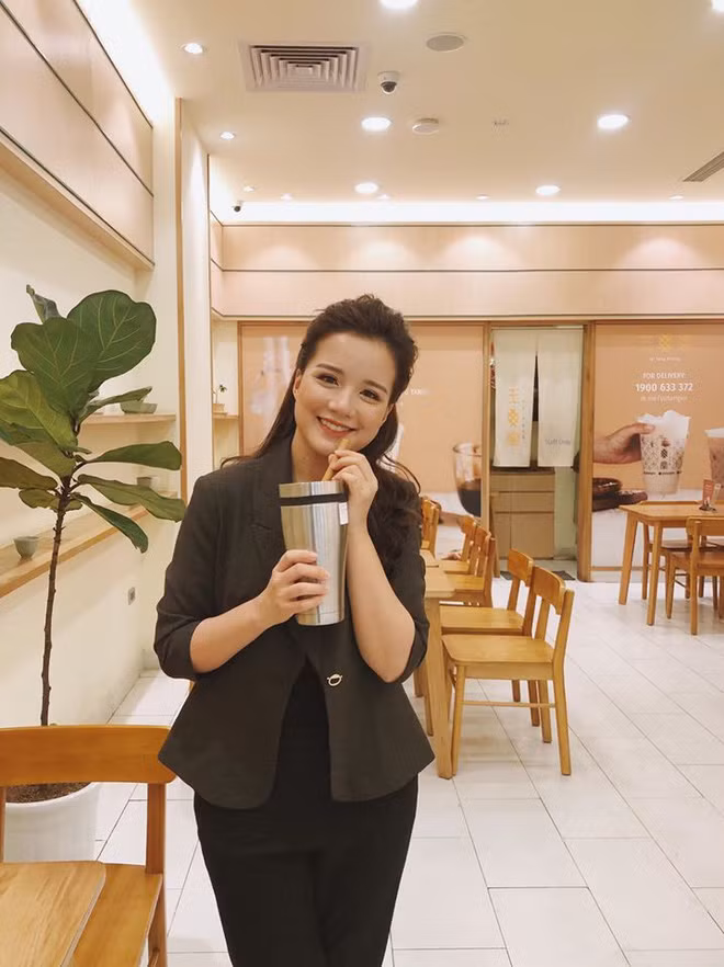 Không như đa phần những người đẹp khác của VTV, Minh Trang kết hôn sớm và liên tục sinh 3 công chúa nhỏ. Ít ai biết rằng trong lần sinh con đầu tiên, Minh Trang bị trầm cảm nặng vì biến cố hôn nhân. Rất may mắn là sau đó cô đã vượt qua giai đoạn khó khăn này.